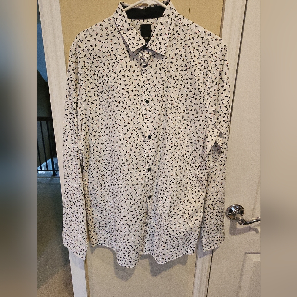 H and M Mens Button down slim fit dress shirt Size Large